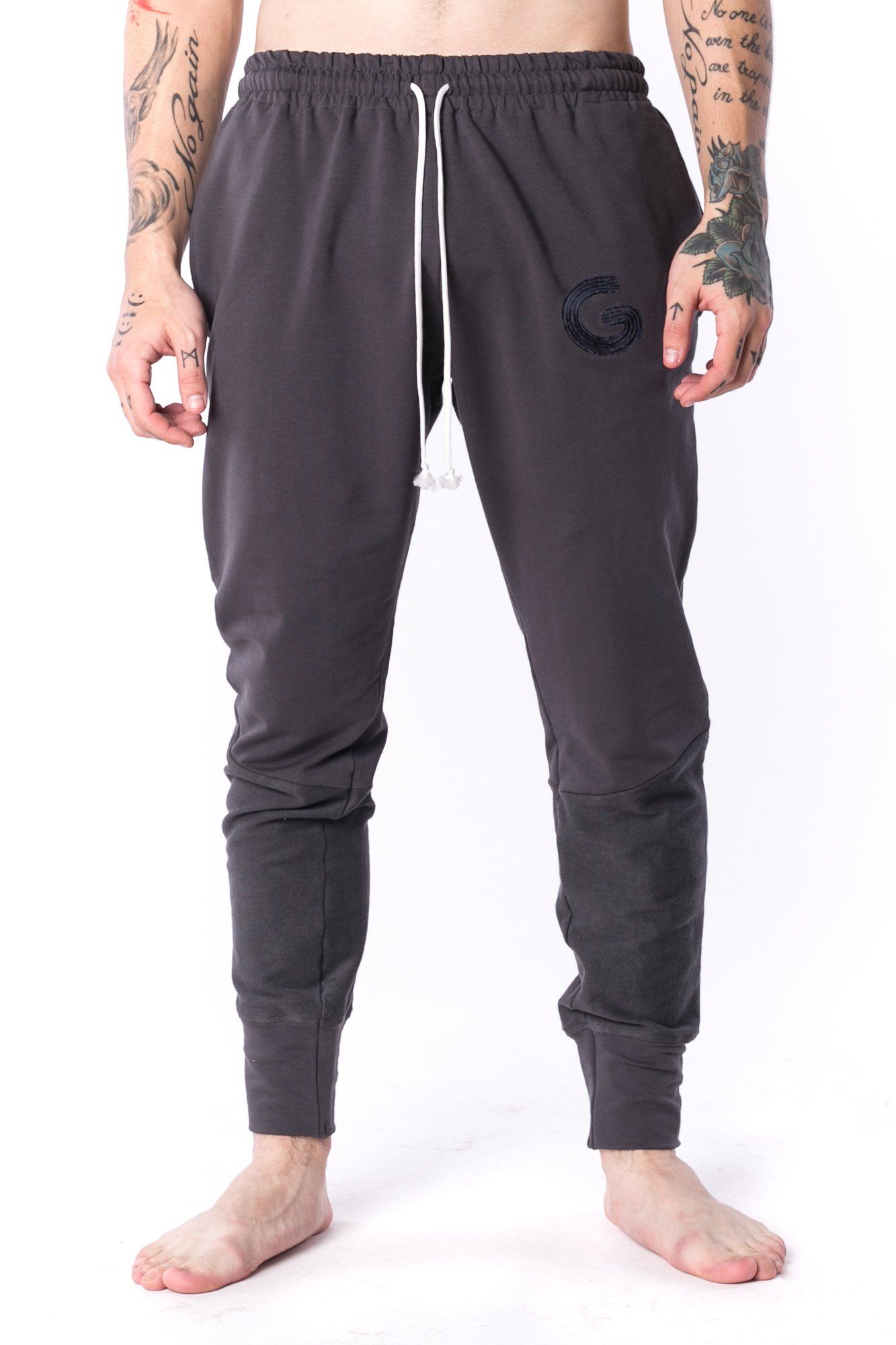 The Man Panelled Jogger 17 // charcoal